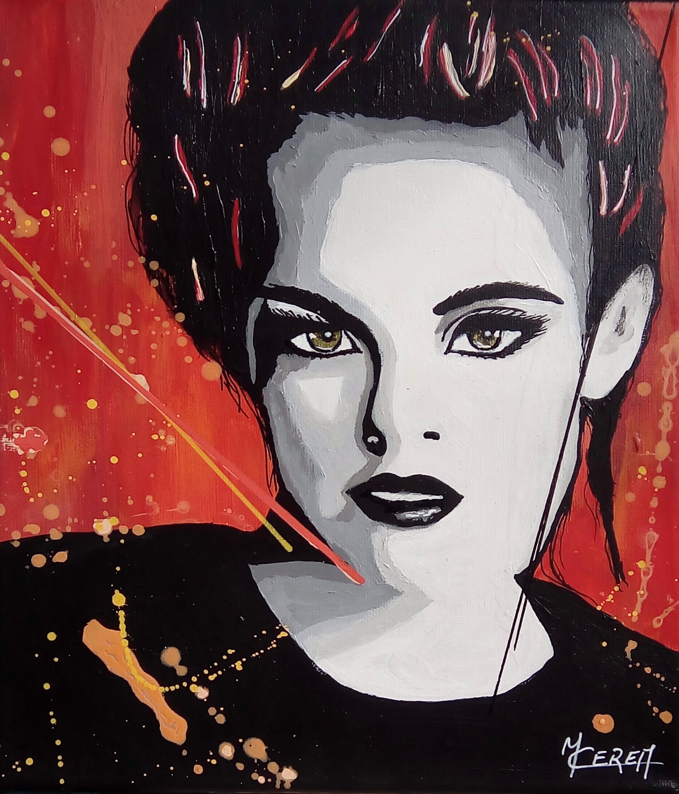 portrait de femme fond rouge